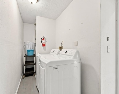 2537 Chatham Circle - Photo Thumbnail 11