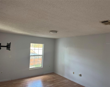 1212 Indian Bluff Drive - Photo Thumbnail 5