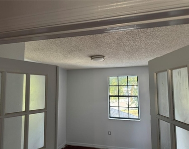 1212 Indian Bluff Drive - Photo Thumbnail 3