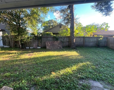 1212 Indian Bluff Drive - Photo Thumbnail 15