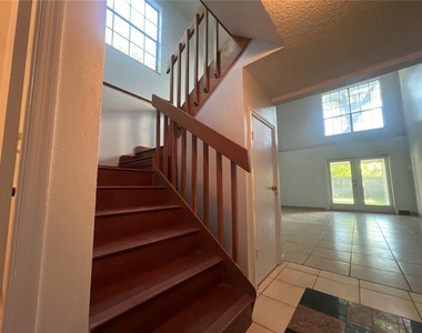 1212 Indian Bluff Drive - Photo Thumbnail 5