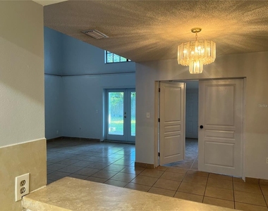 1212 Indian Bluff Drive - Photo Thumbnail 10