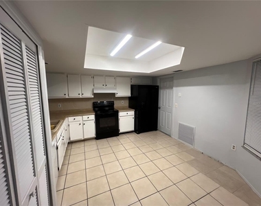 1212 Indian Bluff Drive - Photo Thumbnail 6