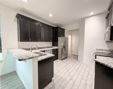 11804 Silverlake Park Drive - Photo Thumbnail 10