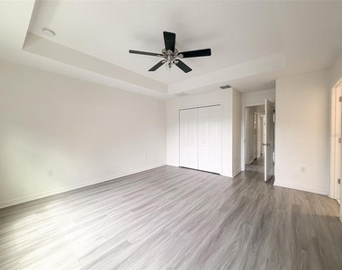 11804 Silverlake Park Drive - Photo Thumbnail 25