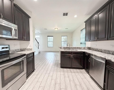 11804 Silverlake Park Drive - Photo Thumbnail 12