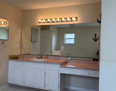 11719 Oswalt Road - Photo Thumbnail 17