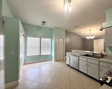 8120 Lesia Circle - Photo Thumbnail 4