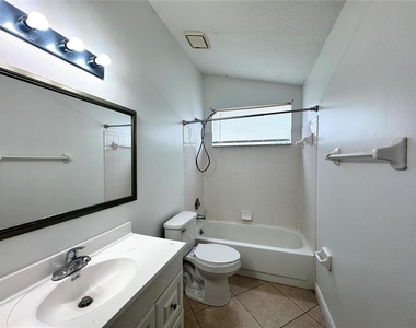 8120 Lesia Circle - Photo Thumbnail 13