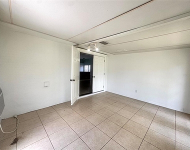 8120 Lesia Circle - Photo Thumbnail 17