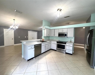 8120 Lesia Circle - Photo Thumbnail 5