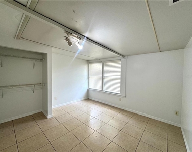 8120 Lesia Circle - Photo Thumbnail 16