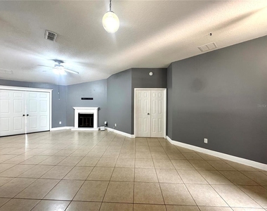 8120 Lesia Circle - Photo Thumbnail 3