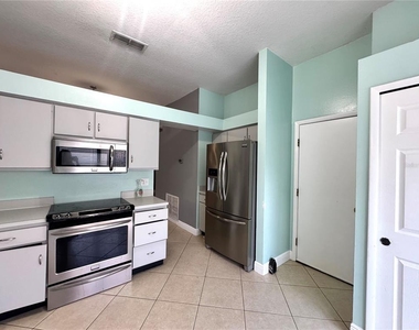 8120 Lesia Circle - Photo Thumbnail 7