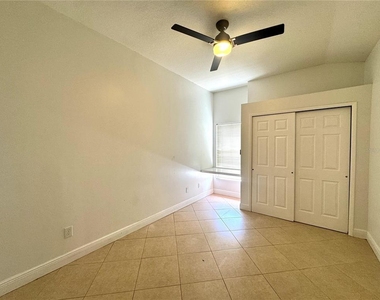 8120 Lesia Circle - Photo Thumbnail 10