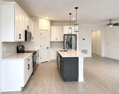 5815 Camilla Street - Photo Thumbnail 6