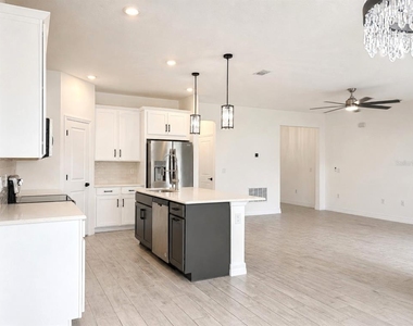 5815 Camilla Street - Photo Thumbnail 5