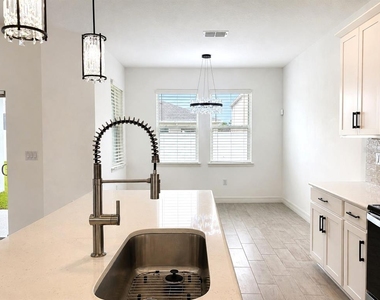 5815 Camilla Street - Photo Thumbnail 7