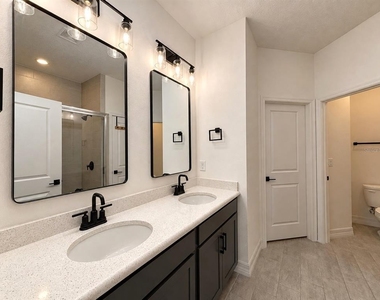 5815 Camilla Street - Photo Thumbnail 17