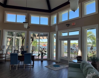 249 Afton Square - Photo Thumbnail 23