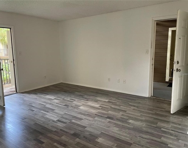 232 Afton Square - Photo Thumbnail 4