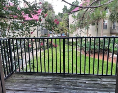 232 Afton Square - Photo Thumbnail 15