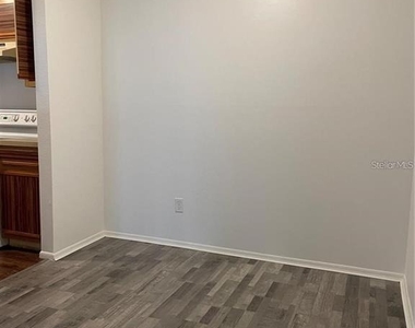 232 Afton Square - Photo Thumbnail 6