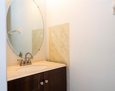 5827 Strada Capri Way - Photo Thumbnail 7