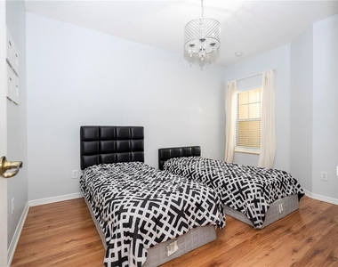 5827 Strada Capri Way - Photo Thumbnail 17
