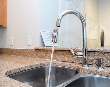 5827 Strada Capri Way - Photo Thumbnail 10