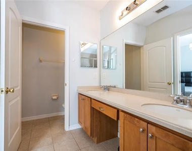 5827 Strada Capri Way - Photo Thumbnail 29