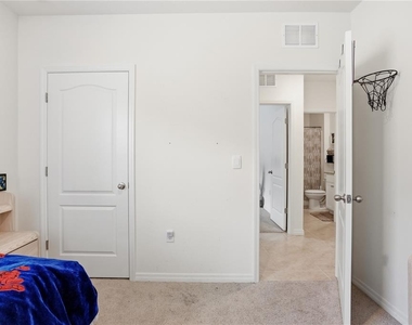 2735 Numa Falls Ave - Photo Thumbnail 4