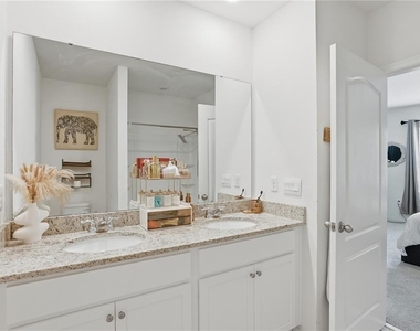2735 Numa Falls Ave - Photo Thumbnail 12
