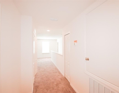 553 Pawnee Court - Photo Thumbnail 17