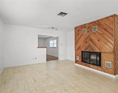 450 W Canton Avenue - Photo Thumbnail 5