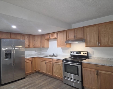 918 3rd Street - Photo Thumbnail 3