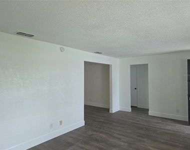 918 3rd Street - Photo Thumbnail 4