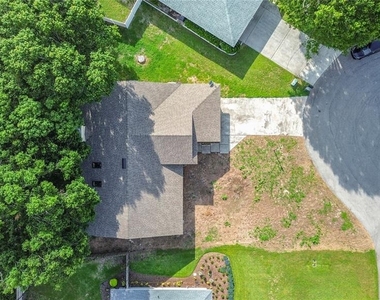 2108 Jonathan Lane - Photo Thumbnail 43