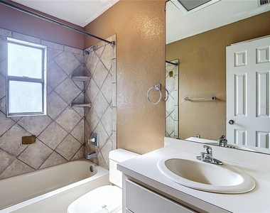 2108 Jonathan Lane - Photo Thumbnail 29