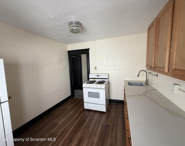610 Moosic Street - Photo Thumbnail 2