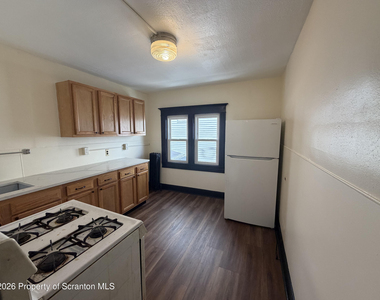 610 Moosic Street - Photo Thumbnail 1