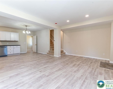 1156 William Street - Photo Thumbnail 4