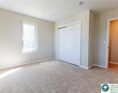 1156 William Street - Photo Thumbnail 28