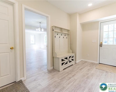 1156 William Street - Photo Thumbnail 11