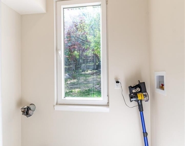 1156 William Street - Photo Thumbnail 17