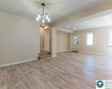 1156 William Street - Photo Thumbnail 3
