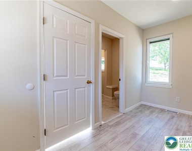 1156 William Street - Photo Thumbnail 13