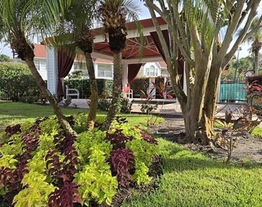 11574 Westwood Boulevard - Photo Thumbnail 28