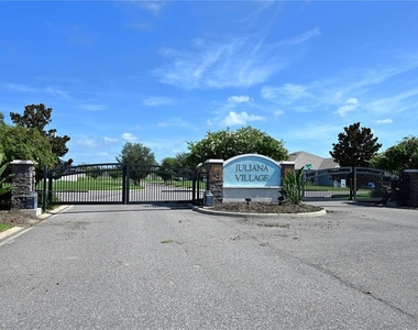 299 Travelers Creek Drive - Photo Thumbnail 3
