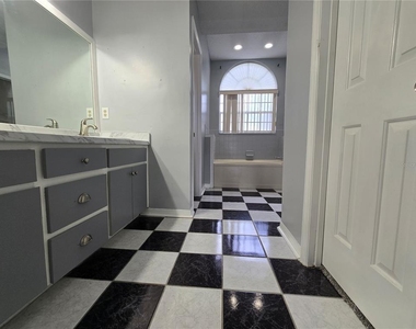 3901 Laurel Branch Court - Photo Thumbnail 16